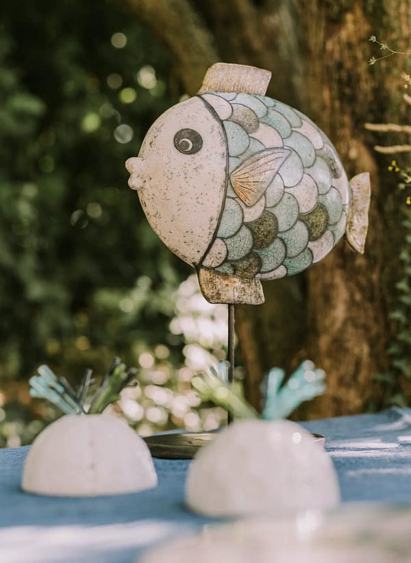 Poissons en grès sur socle – Sculptures d'inspiration marine